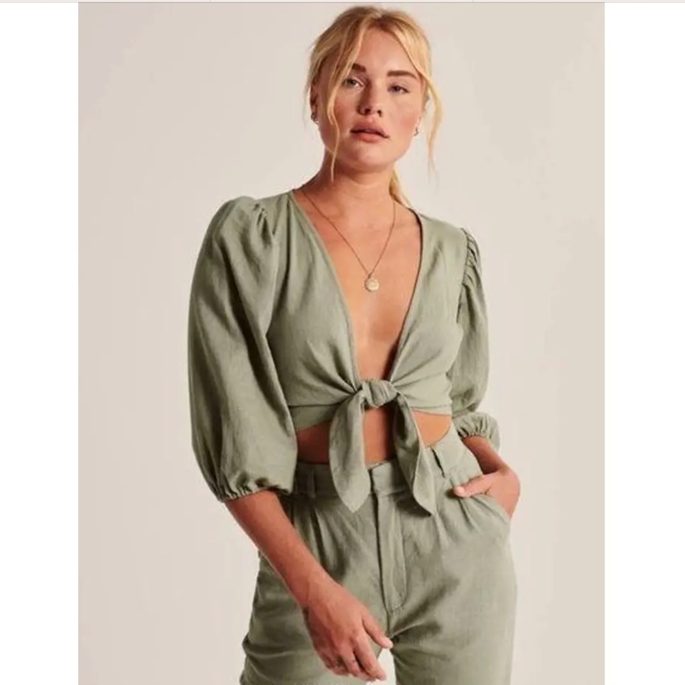 NWT Abercrombie and Fitch Tie Front Crop